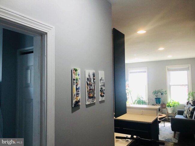 Building Photo - 349 Dickinson St