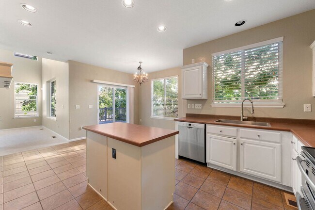 Building Photo - The Hearth of Highlands Ranch - 3bed + off...