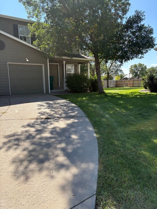 Building Photo - Charming 2-Bedroom Townhome – Pet Friendly...