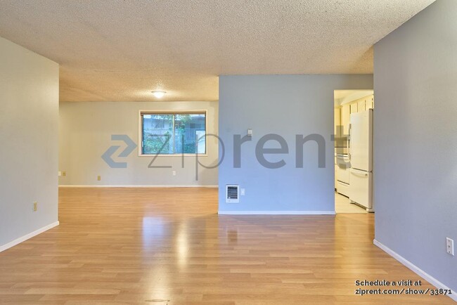Building Photo - 3300 NE Robin Ct