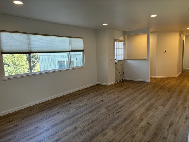 Building Photo - 1776 Meda Ave