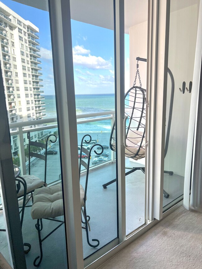 Building Photo - 3001 S Ocean Dr