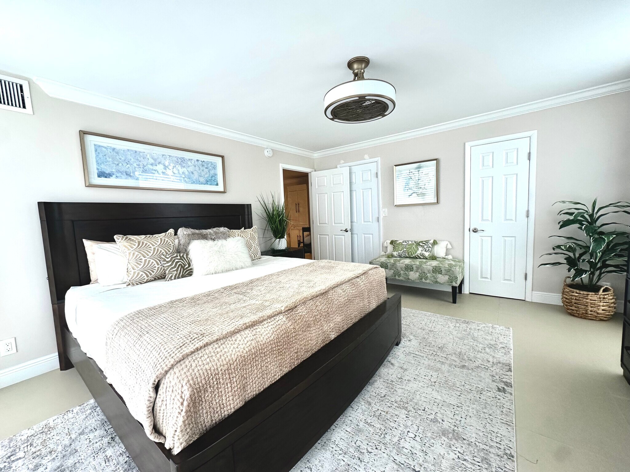 master bdrm - 2841 N Ocean Blvd