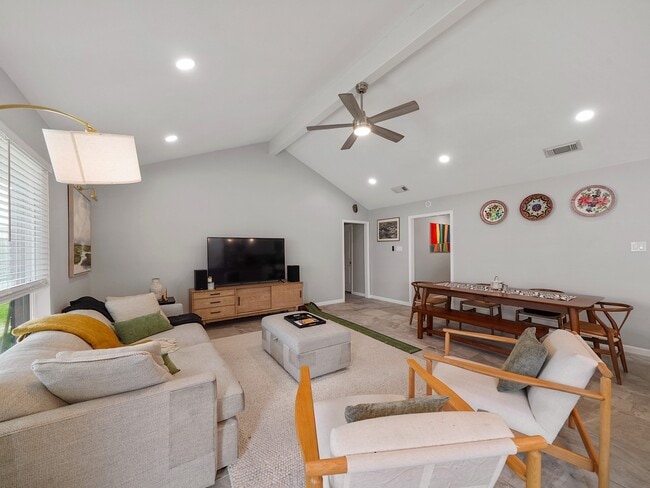 Building Photo - 5014 Mary Lou Dr