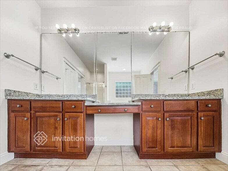 Building Photo - 15527 Barnsbury Dr