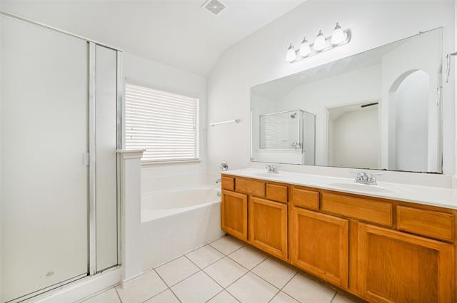 Building Photo - 13575 Valley Mills Dr