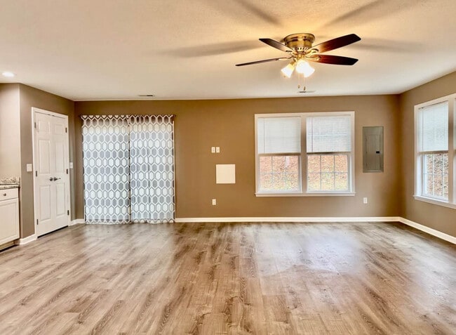 Building Photo - 85 Forest Ave