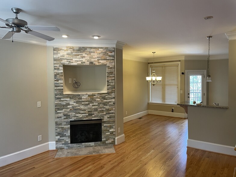 Living room - 164 Finsbury St