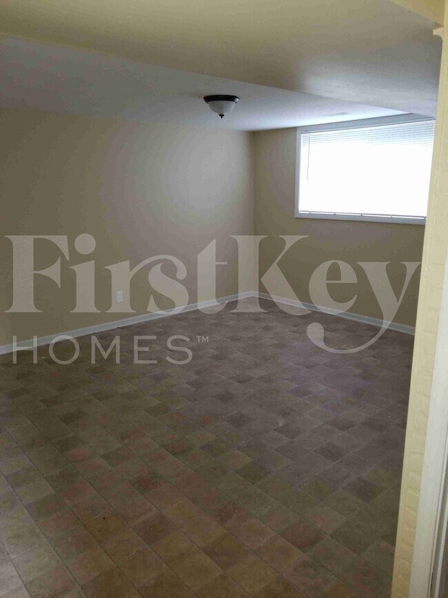 Building Photo - 29 N Walnut Ln