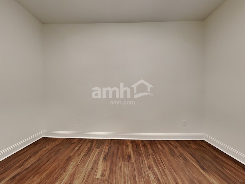 Building Photo - 579 Onate Cir