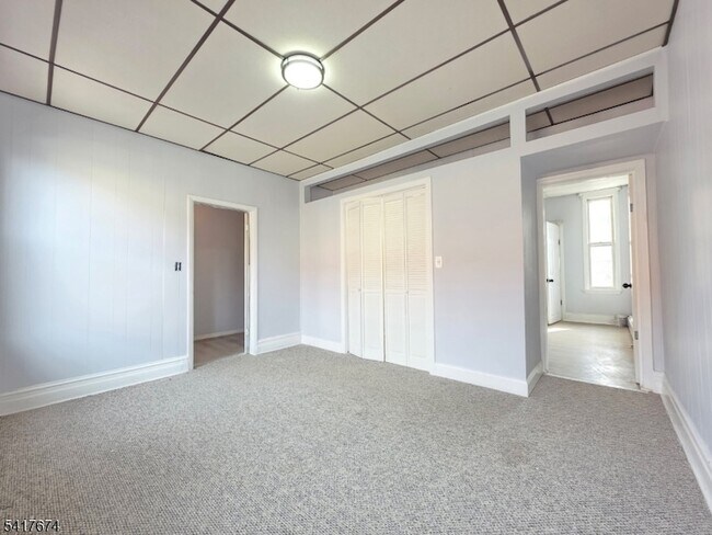 Building Photo - 8 Lincoln Ave