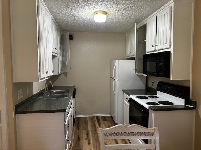 Building Photo - 1214 Baylor Ave