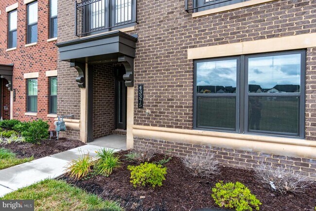 Building Photo - 43375 Whitehead Ter