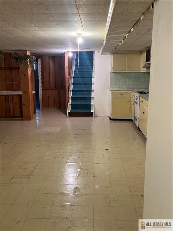 Building Photo - 102 Prentice Ave