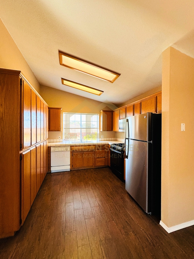 Building Photo - 4281 Ridgecrest St