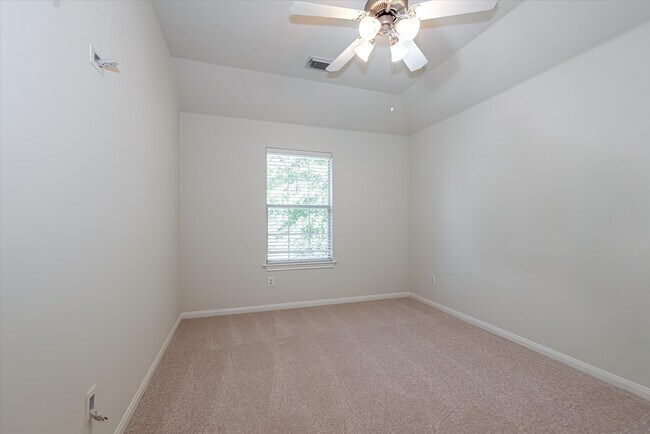 Building Photo - 14 Nestlewood Pl