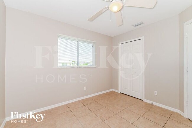 Building Photo - 200 SW 14th Ave