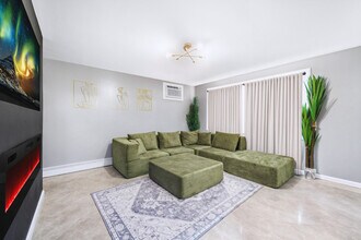 Building Photo - 529 Ave E