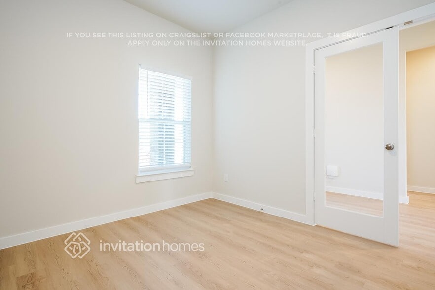 Building Photo - 423 Amberville Dr