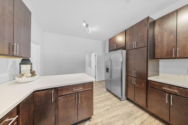 Building Photo - 820 Brown St