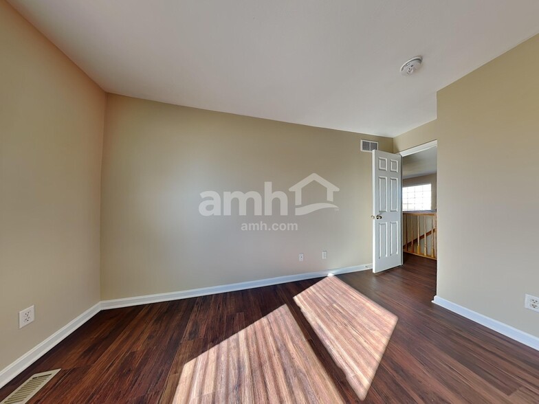 Building Photo - 8106 Logans Ridge Dr