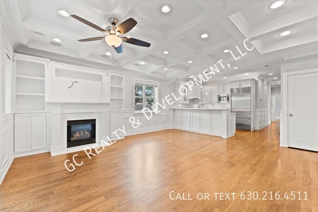 Building Photo - 2326 N Greenview Ave