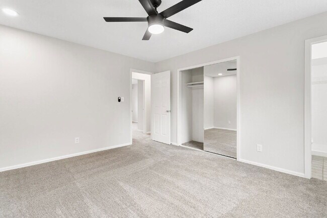Building Photo - 2935 Del Rey Plaza