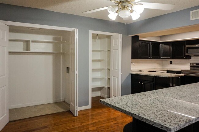Building Photo - 10526 Hammerly Blvd