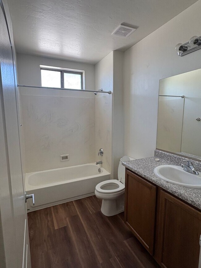 Building Photo - Must See 3 bedroom home! Near Downtown and...