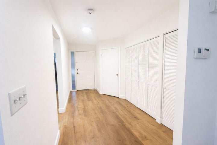 Building Photo - 3950 Cocoplum Cir