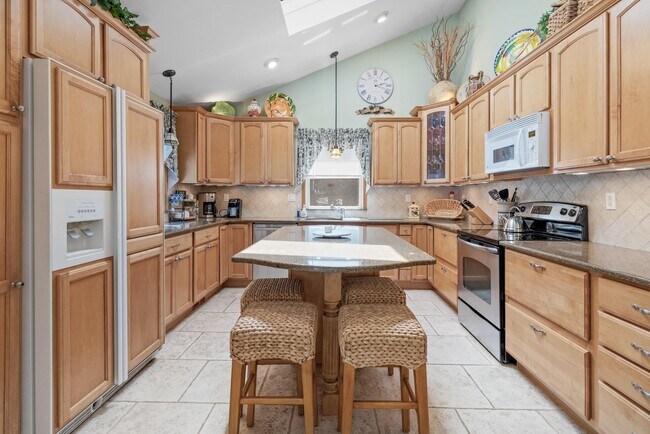 Building Photo - 60 Quogue Riverhead Rd