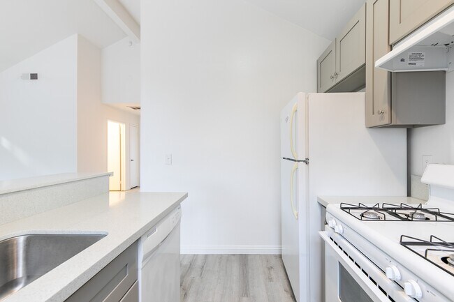 Building Photo - 2452 S Centinela Ave