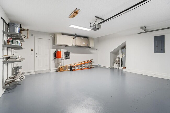 Building Photo - 3257 El Camino Real