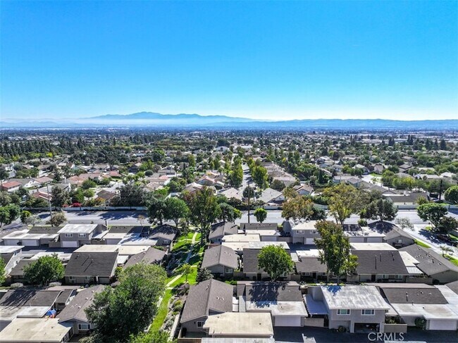 Building Photo - 1619 Carmel Cir W