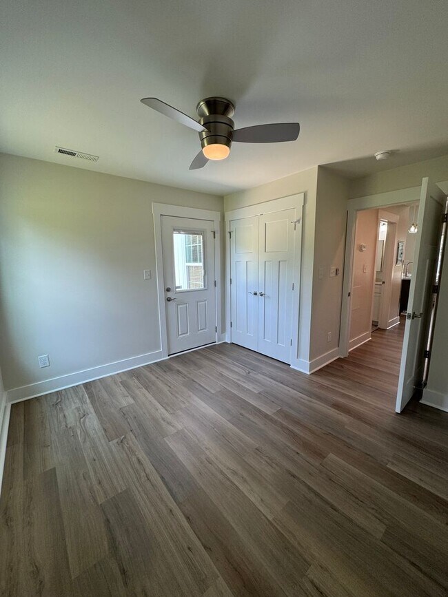 Building Photo - 503 Pecan Tree Ln