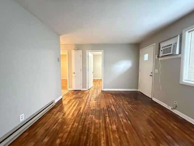 Building Photo - For Rent - 2 Bedroom Apartment Near Downto...