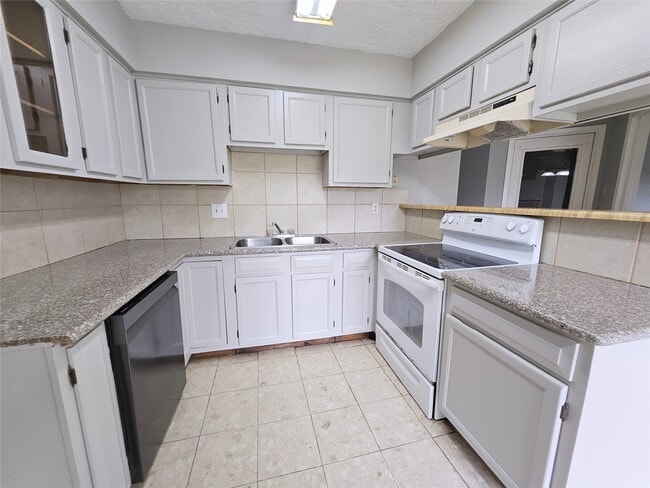 Building Photo - 7423 San Lucas Dr