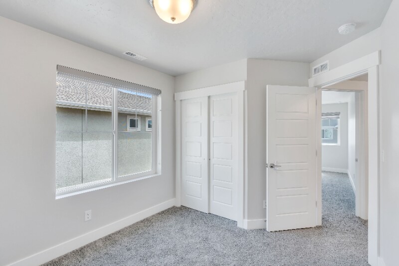 Building Photo - 39 Baker Spg Cv