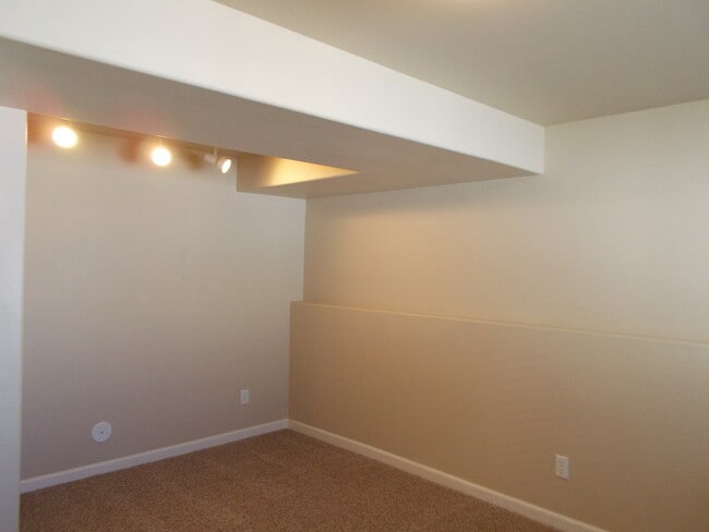 Building Photo - 5 Bed/ 3 Bath/ 2 Car Garage Open Floor Plan Home in Billings Heights