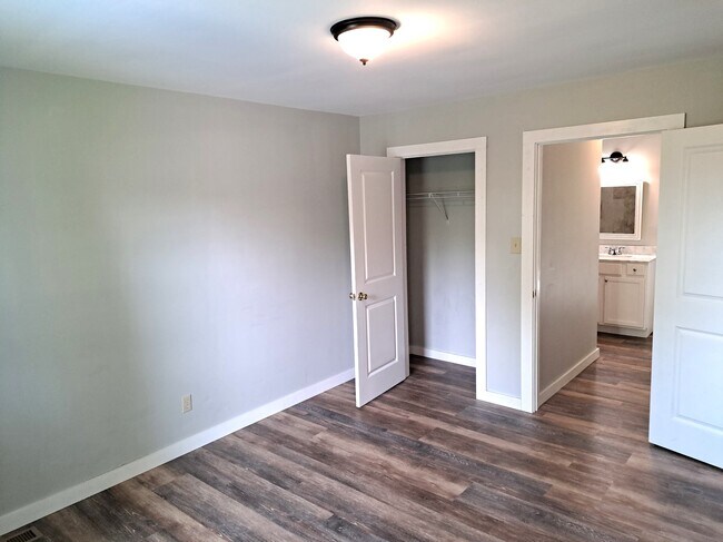 Building Photo - 6123 Cougar Dr