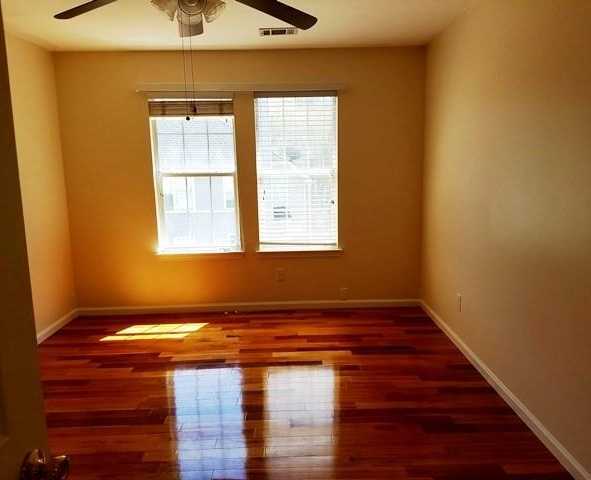 Building Photo - 6000 Carlow Ct SE