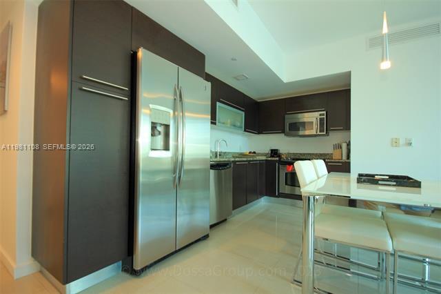 Building Photo - 950 Brickell Bay Dr