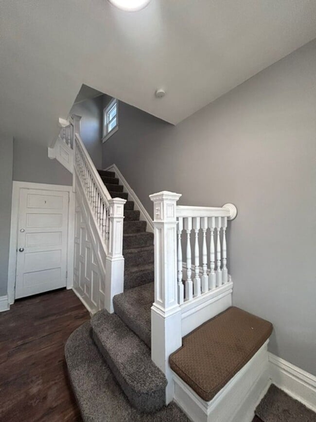 Building Photo - wat195