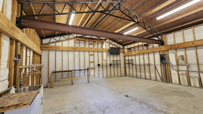 Building Photo - 36850 Haynes Rd