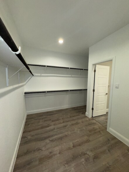 Building Photo - 1400 Razorbill Rd