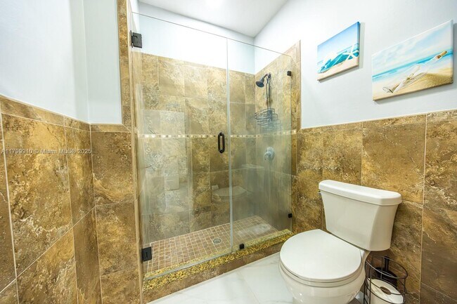 Building Photo - 7345 N Oakmont Dr