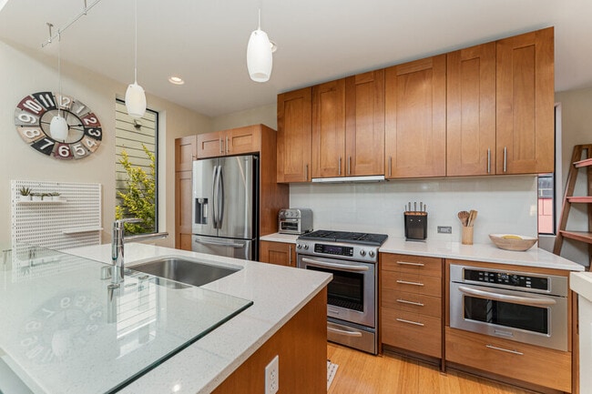 Building Photo - 1816 11th Ave