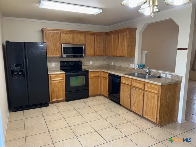 Building Photo - 5604 Bertha Dr