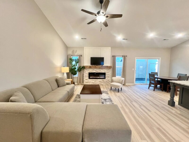 Building Photo - 9901 Weeping Willow Dr