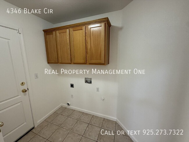 Building Photo - 4346 Blake Cir